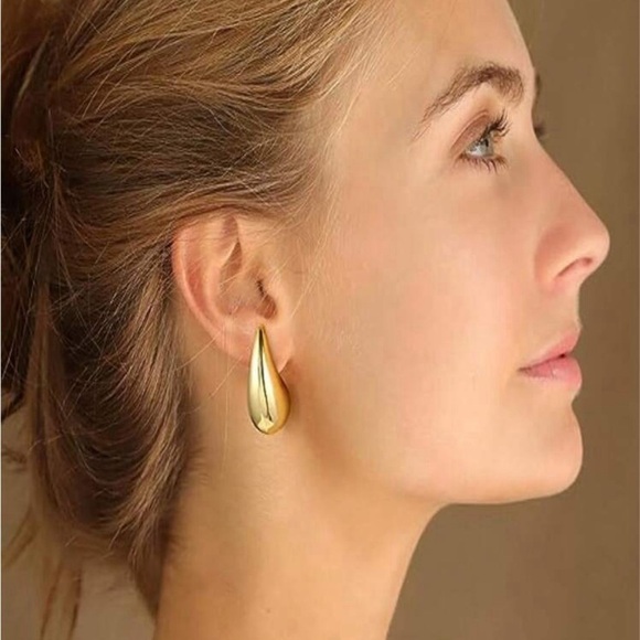 Teardrop Stud Earring - Picture 10 of 13